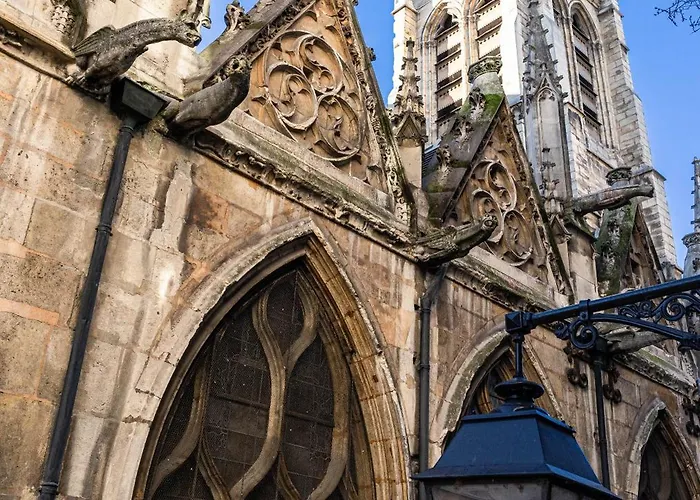 Pick A Flat\'S Apartment In Notre-Dame De Paris - Rue Saint-Severin